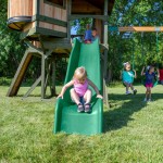 Complex de Joaca Cuibul Vulturilor din lemn de cedru - Centru din lemn cu tobogan si 3 nivele Eagle Nest Elite Backyard Discovery 